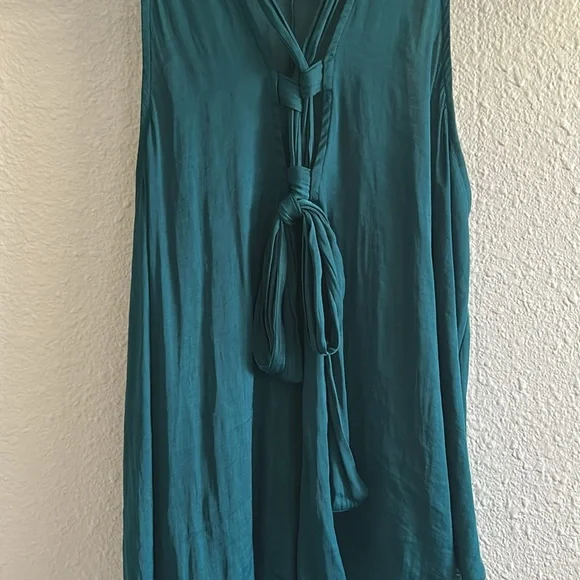 Emerald Green Silky Tie Blouse - Picture 11 of 11